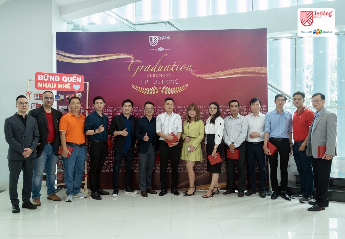 Anh Huỳnh Đăng Khoa cùng các doanh nghiệp tham dự Lễ tốt nghiệp của FPT Jetking