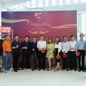 Anh Huỳnh Đăng Khoa cùng các doanh nghiệp tham dự Lễ tốt nghiệp của FPT Jetking