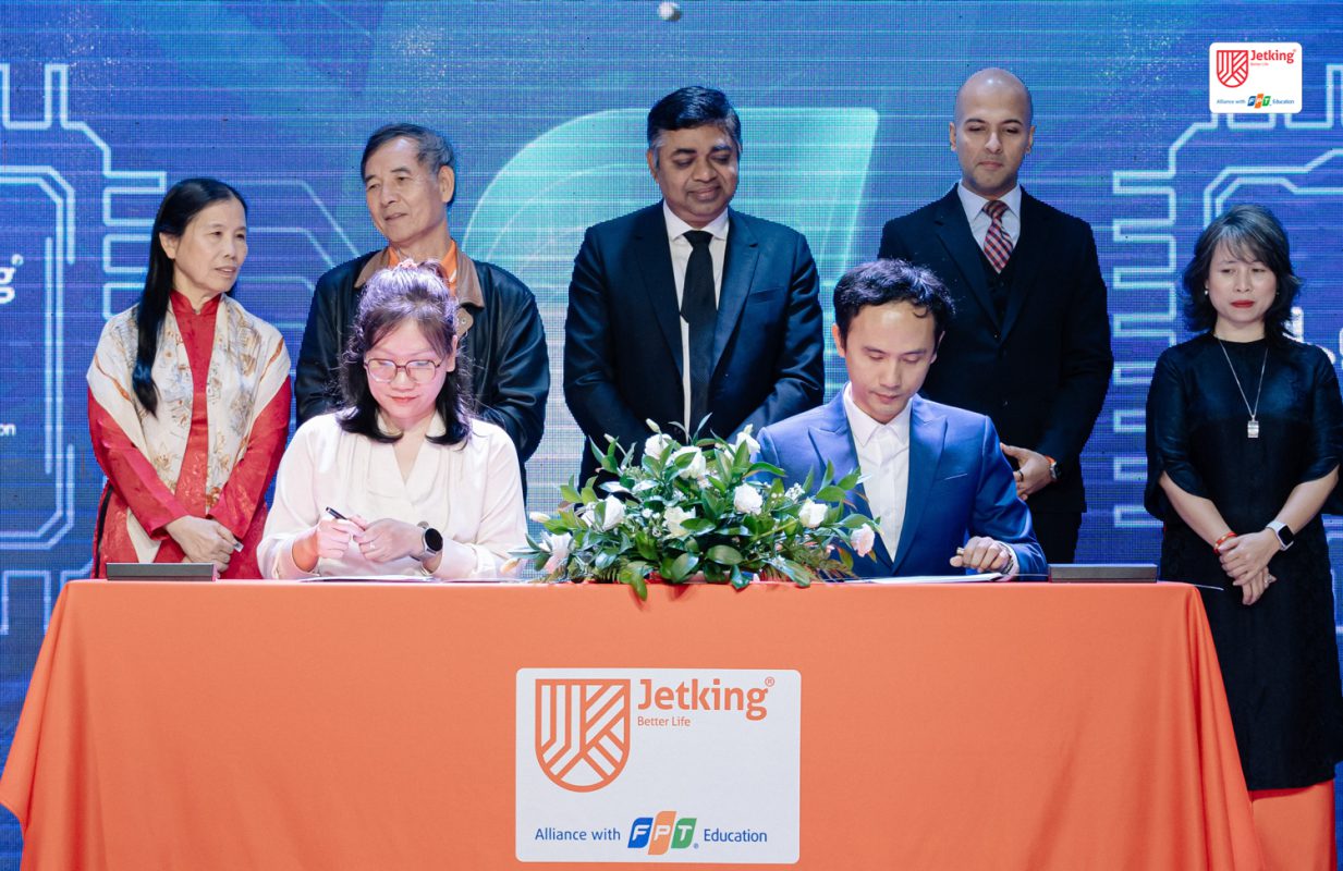 Anh Trần Nguyên Thắng tại lễ ký kết MOU cùng FPT Jetking phát triển nguồn nhân lực bán dẫn
