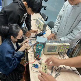 Thiết kế và lắp mạch với ic op_amp 4558d – Trải nghiệm thực hành đỉnh cao tại FPT Jetking