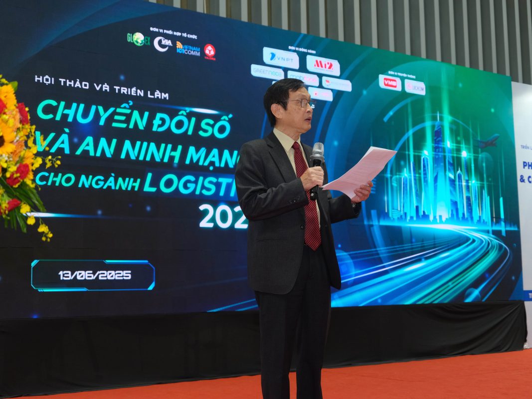Ông Vũ Hoàng Liên, Chủ tịch Hiệp hội Internet Việt Nam, phát biểu khai mạc sự kiện