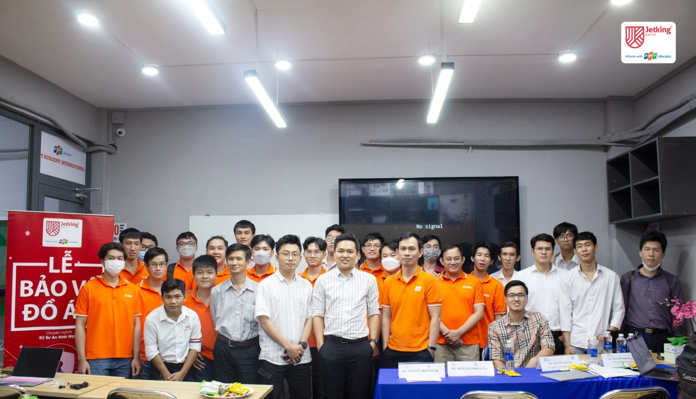 Sinh viên FPT Jetking thực hiện đồ án tốt nghiệp phải đáp ứng tất cả các yêu cầu trên, đồng thời phải vượt qua vòng phản biện của các chuyên gia