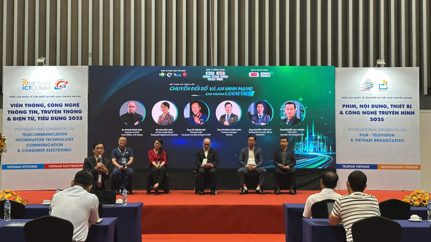 Phiên tọa đàm được dẫn dắt bởi Ông Philip Hùng Cao, Founder & Chief Trust Officer tại ZTX, đã diễn ra rất sôi nổi với các câu hỏi quan tâm về ứng dụng AI và An ninh mạng trong ngành Logistics
