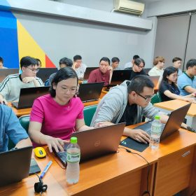 Sinh viên lớp J1.2506.E0 hoàn thành buổi thi kết thúc môn Core IT Foundations with AI