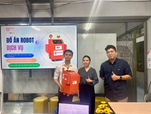 Robot dịch vụ hỗ trợ tuyển sinh: Đồ án ấn tượng của sinh viên FPT Jetking ngay từ học kỳ đầu
