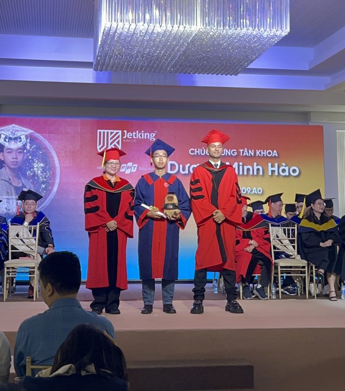 Tân khoa Dương Minh Hào tại lễ tốt nghiệp FPT Jetking 2025