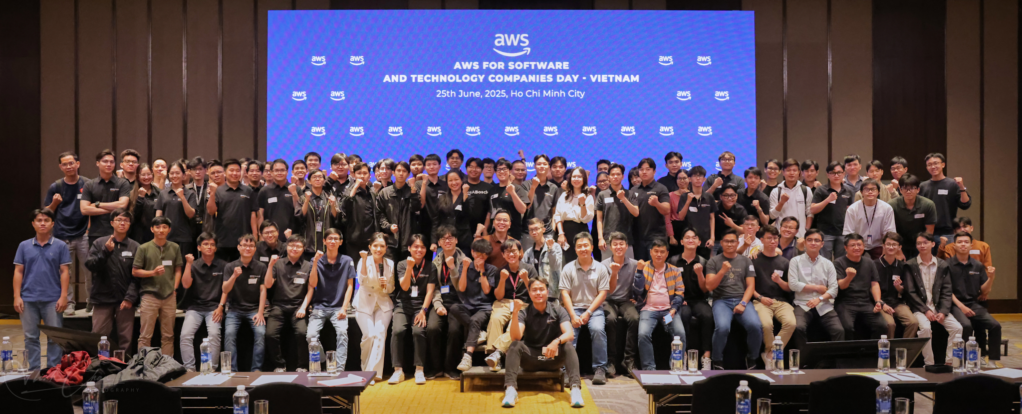 Đông đảo các bạn trẻ đam mê công nghệ và lập trình viên tham gia sự kiện