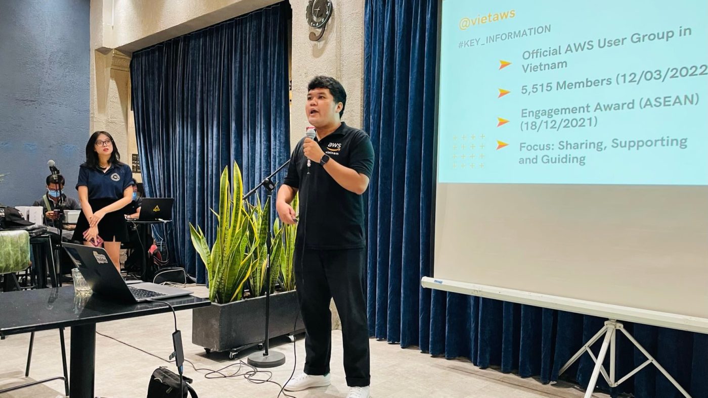 Lê Sỹ Cường tham gia điều phối và hậu cần cho sự kiện cộng đồng của Viet-AWS