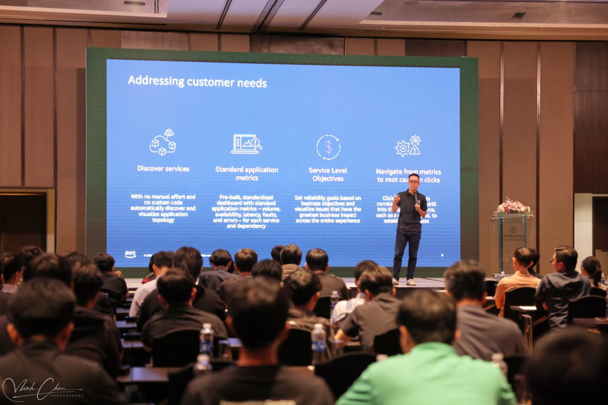 Anh An Tran – AWS Solutions Architect, với chủ đề "Application monitoring for modern workloads on AWS"