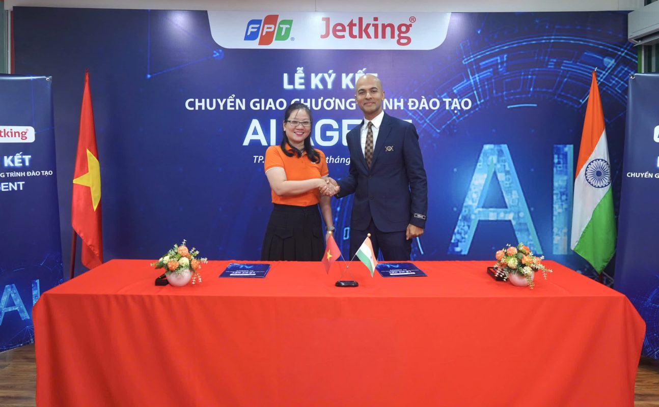 Chị Lê Thị Hồng Hạnh – Giám đốc Viện Đào tạo Quốc tế FPT, Tập đoàn FPT và ông Harsh Bharwani – CEO Học viện Jetking Ấn Độ chính thức bắt tay hợp tác, chuyển giao chương trình đào tạo AI Agent tại Việt Nam.