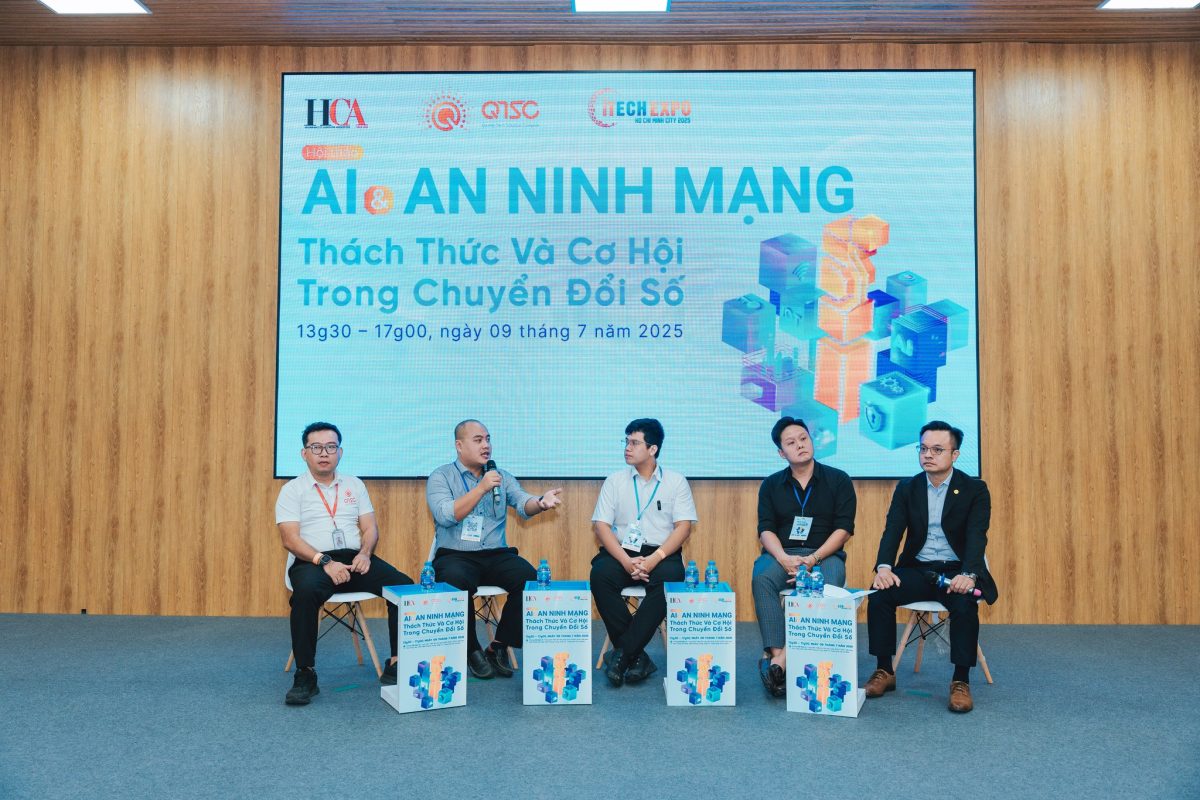 Các chuyên gia tham gia tọa đàm tại cuối phiên hội thảo