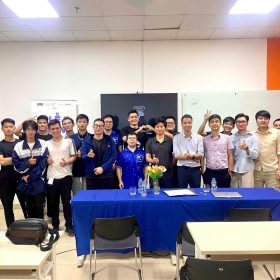 Các thành viên lớp C2502E chào sân với buổi bảo vệ đồ án đầu tiên