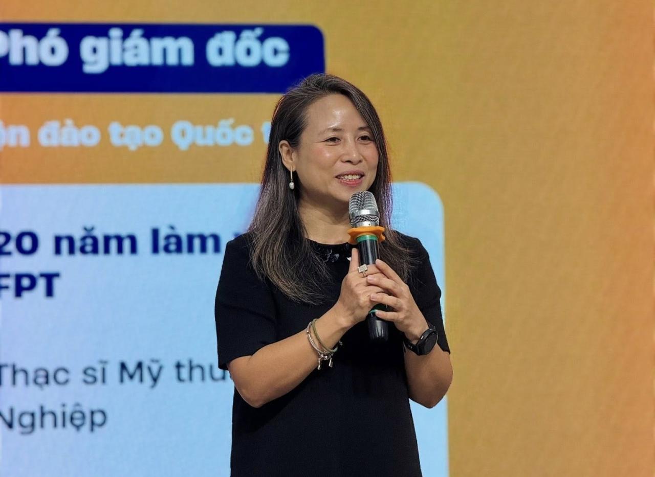 Cô Phương Anh – Phó Giám đốc Viện Đào tạo Quốc tế FPT chia sẻ tại lễ khai giảng