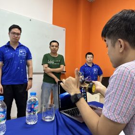 Sinh viên ngành Thiết kế Chip bán dẫn FPT Jetking: Từ lập trình vi điều khiển đến những lần thử nghiệm “cháy khét”