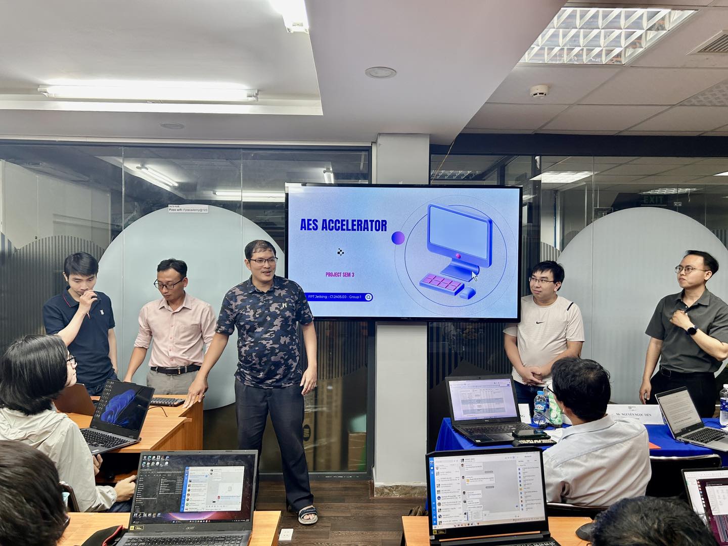 Sinh viên FPT Jetking với đồ án thiết kế chip mã hóa AES Accelerator