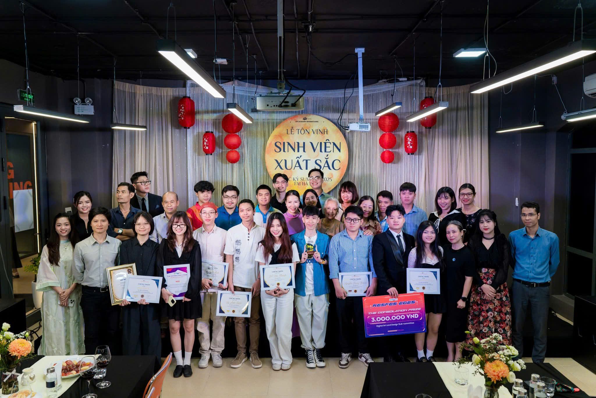 Tự hào hành trình trưởng thành – Dấu ấn cảm xúc tại Lễ Tôn vinh Sinh viên Xuất sắc Summer 2025