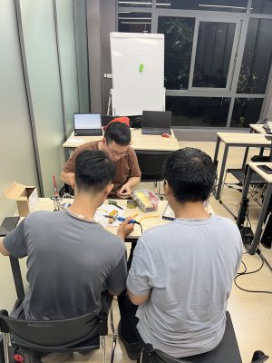 “SmartUV” – Thiết bị khử khuẩn thông minh của sinh viên FPT Jetking: Khi công nghệ vi điều khiển được ứng dụng vào đời sống