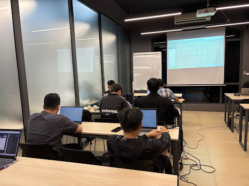 Khám phá môn lý thuyết điện và mạch cùng sinh viên lớp C2509E