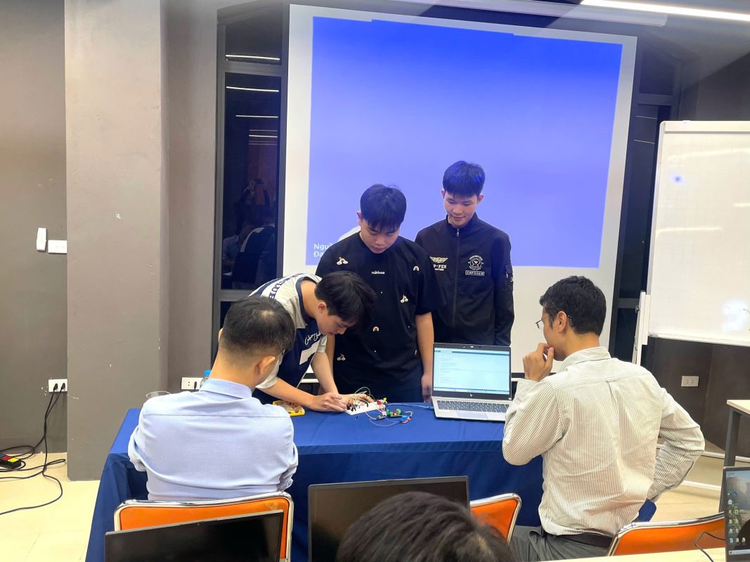 Hành trình sáng tạo của sinh viên FPT Jetking: Bước khởi đầu đầy cảm hứng của lớp C2505E