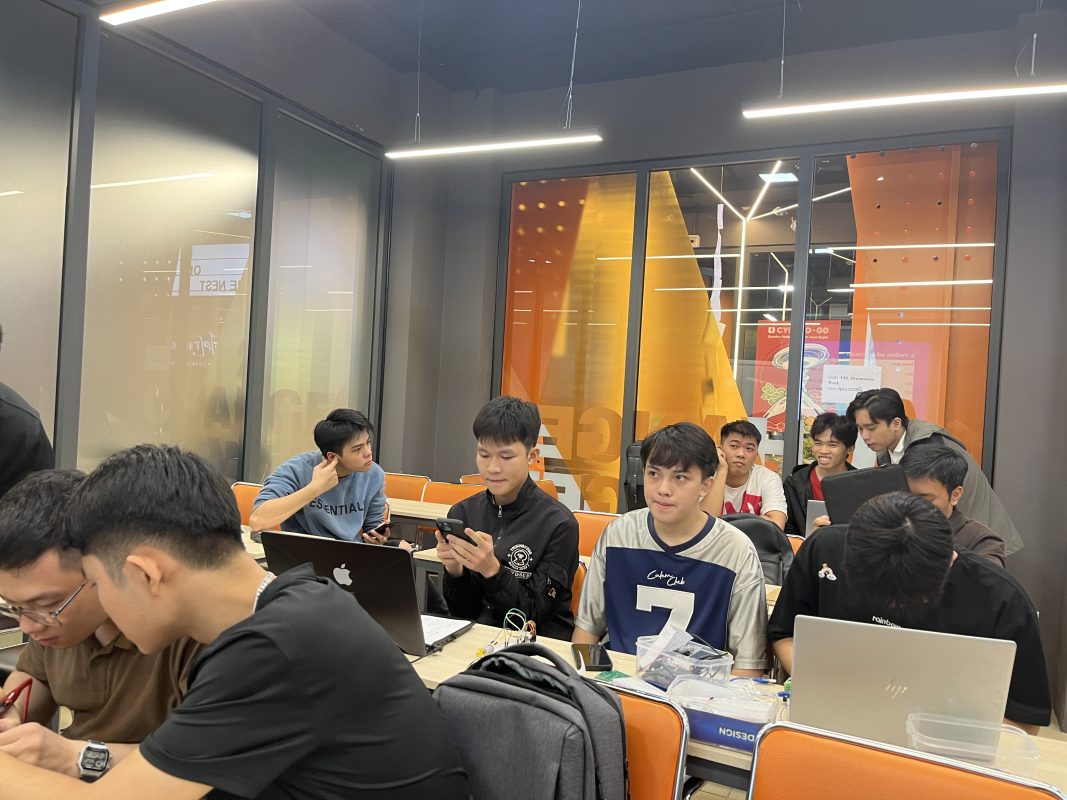 “Oscilloscope STM32” – Giải pháp máy hiện sóng kỹ thuật số hai kênh giá rẻ do sinh viên FPT Jetking phát triển