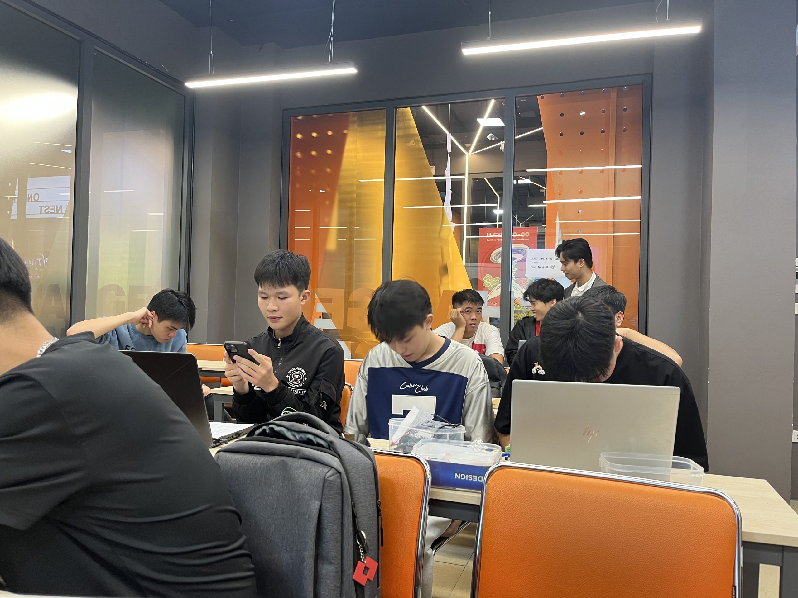 Dấu mốc 1/4 chặng đường trên hành trình Thiết kế Chip của lớp C2505E tại FPT Jetking