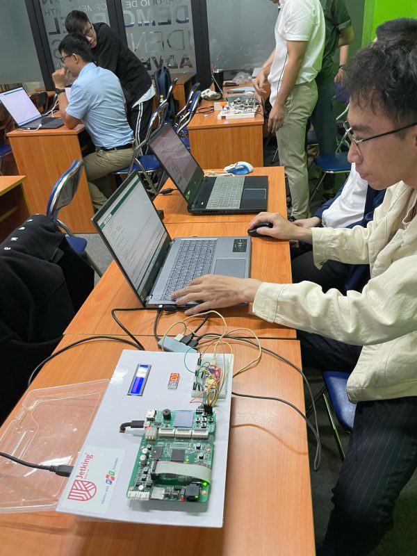 Verilog – Máy phát số ngẫu nhiên: Đồ án tiêu biểu từ sinh viên FPT Jetking