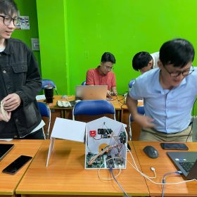 Verilog – Hệ thống Cảnh báo sớm: Khi sinh viên FPT Jetking mô phỏng an toàn thông minh bằng FPGA và IoT