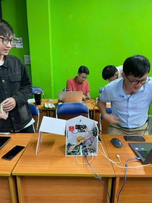 Verilog – Hệ thống Cảnh báo sớm: Khi sinh viên FPT Jetking mô phỏng an toàn thông minh bằng FPGA và IoT