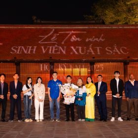 Lễ tôn vinh sinh viên xuất sắc kỳ FALL 2025 tại Văn Miếu Quốc Tử Giám – Nơi cội nguồn tri thức, viết tiếp hành trình tương lai