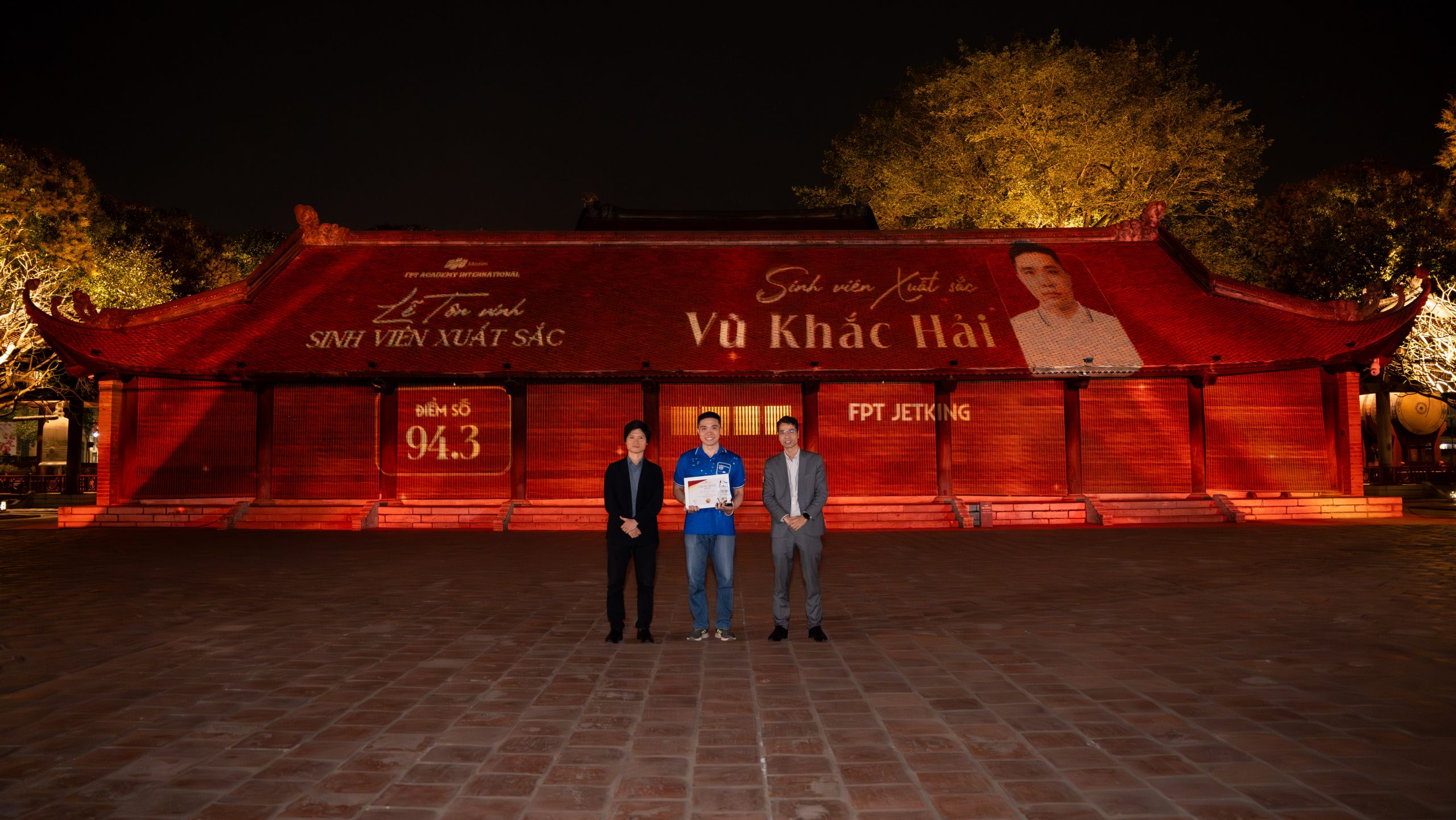 Ảnh lễ tôn vinh Sinh Viên Xuất Sắc.