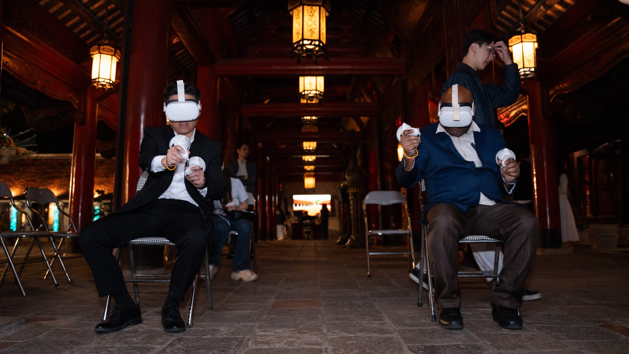 Tour đêm Văn Miếu Quốc Tử Giám.