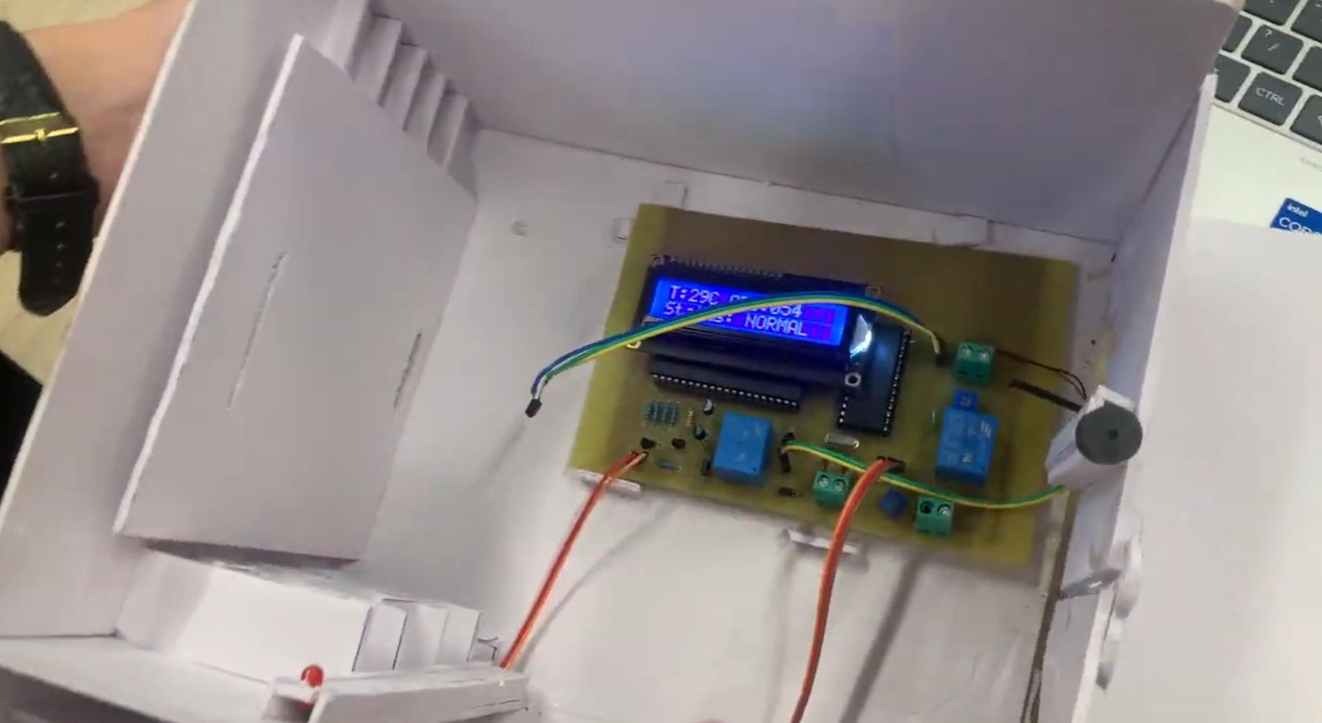 Lắp ráp mạch in và hoàn thiện sản phẩm mẫu
