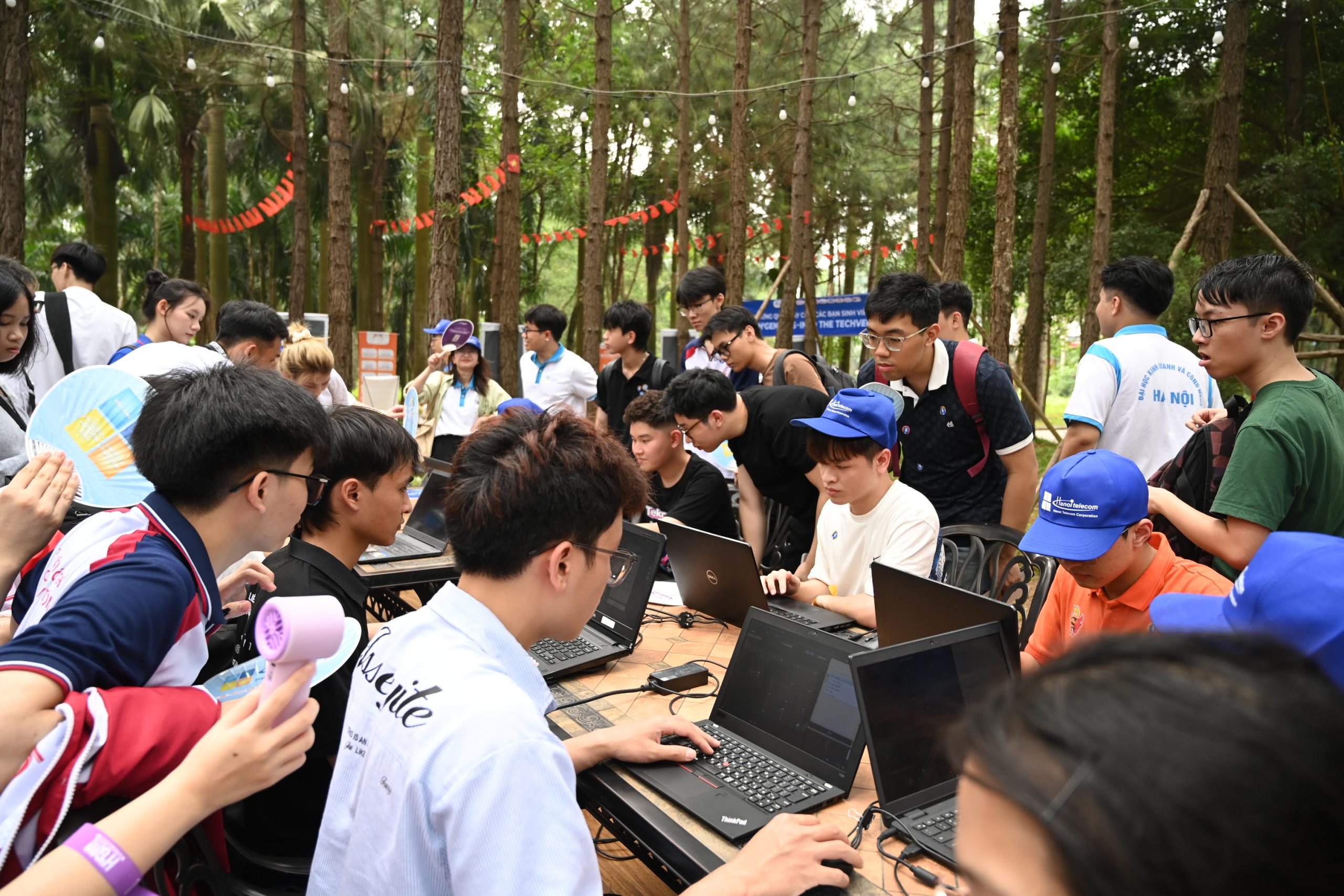 Trải nghiệm Data Center siêu bảo mật và thử thách Coding thực chiến