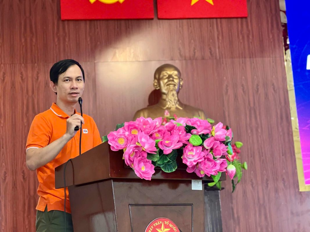 Thầy Nguyễn Hoài Linh diễn giả tại sự kiện 