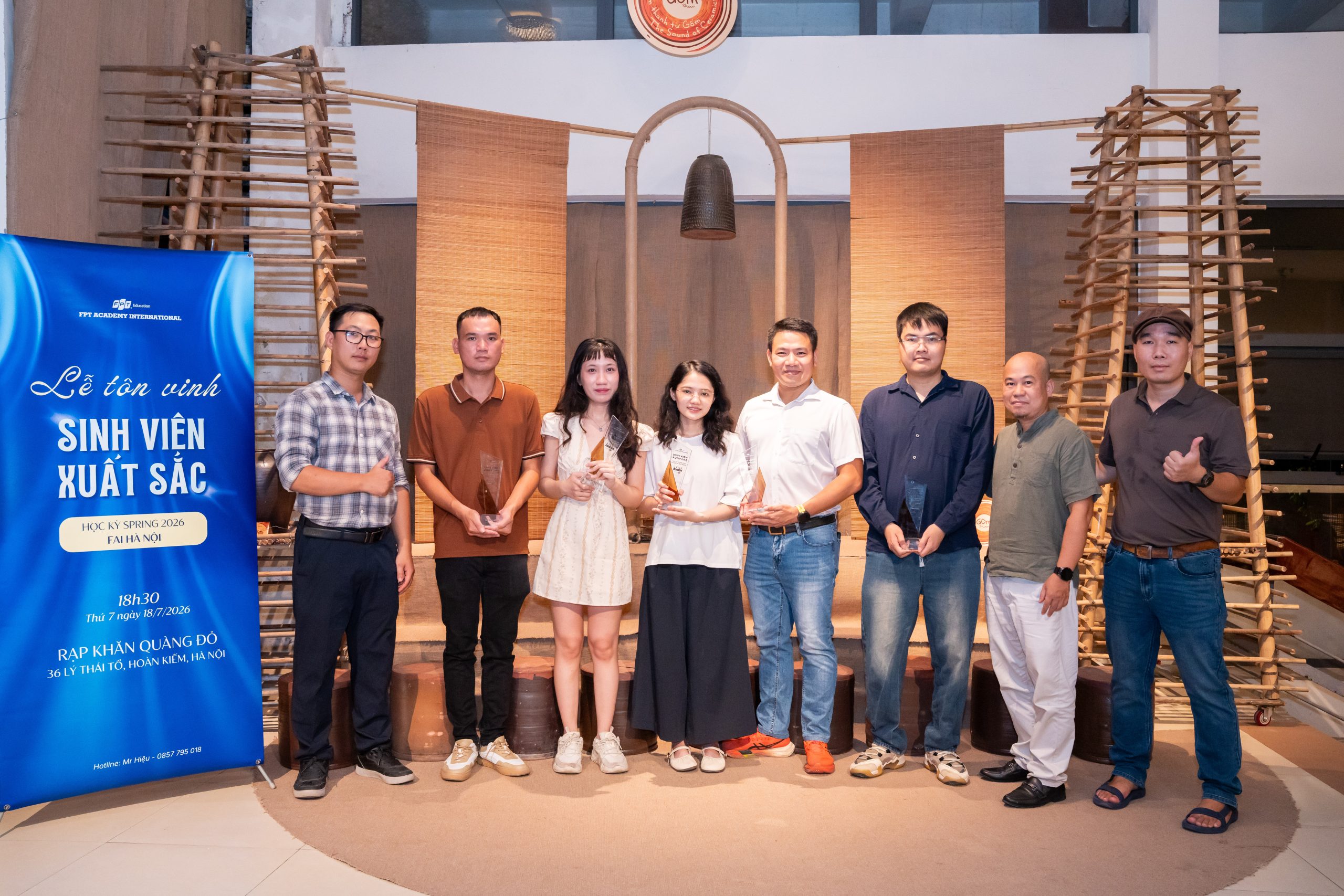 Sinh viên xuất sắc Thái Tuấn Hiệp tại lễ tôn vinh