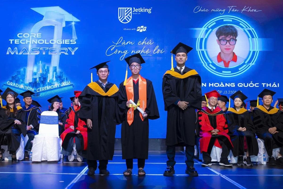 Chọn lối đi khác biệt ở tuổi 16, nam sinh 2K8 trở thành tân khoa ngành An ninh mạng