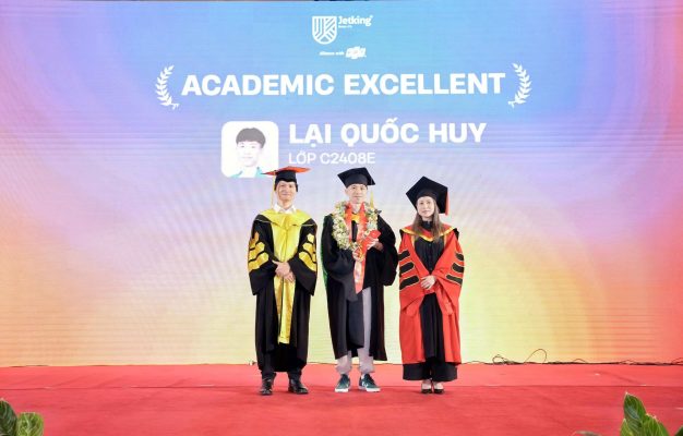 Sinh viên Lại Quốc Huy tại buổi lễ tốt nghiệp