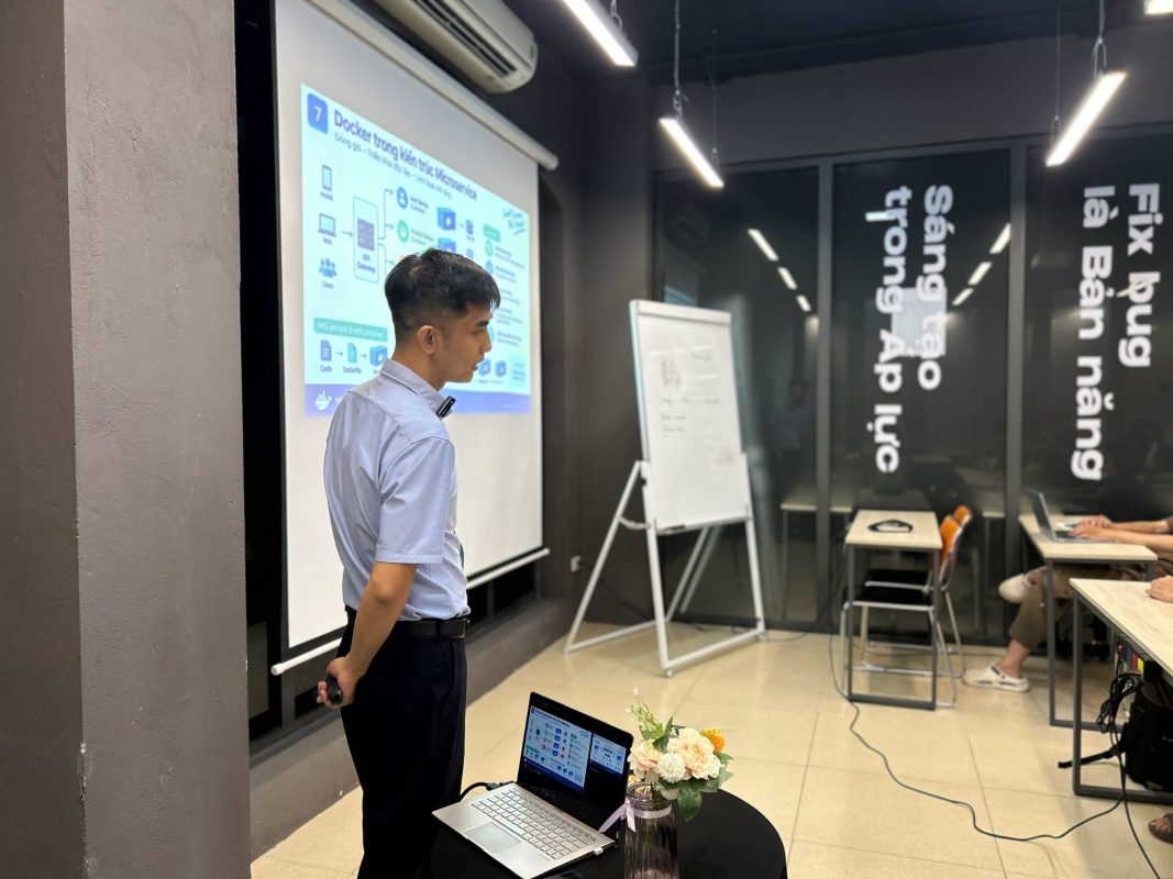 Talkshow Đưa phần mềm lên đường cùng Docker & Microservice