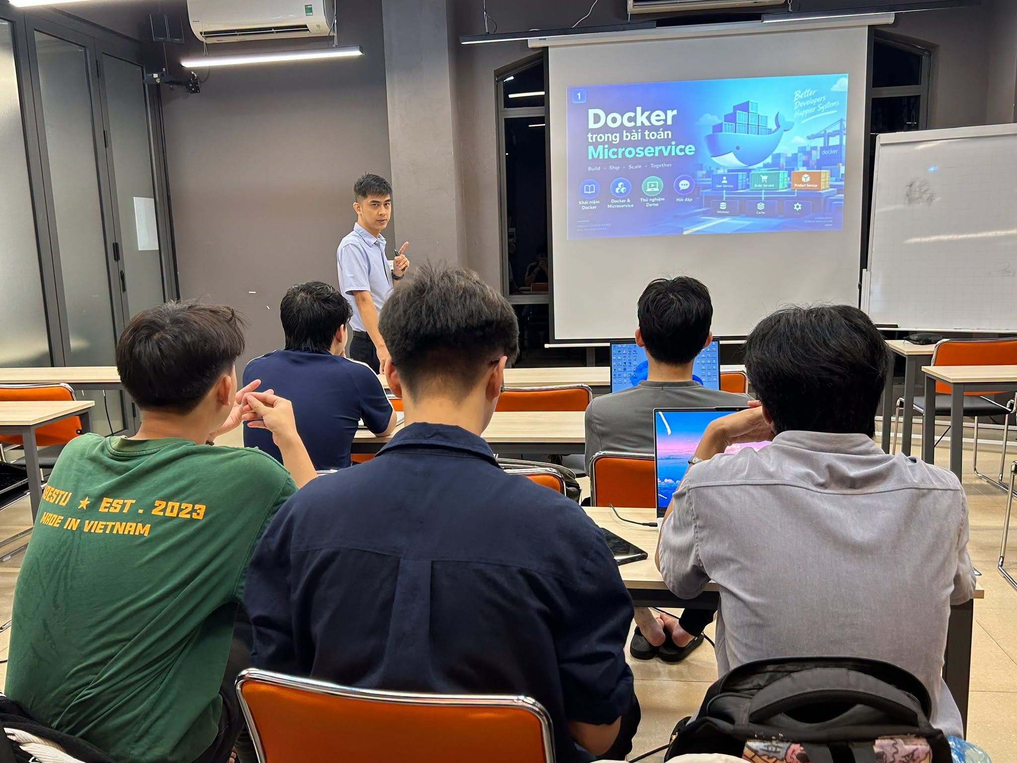 Talkshow Đưa phần mềm lên đường cùng Docker & Microservice