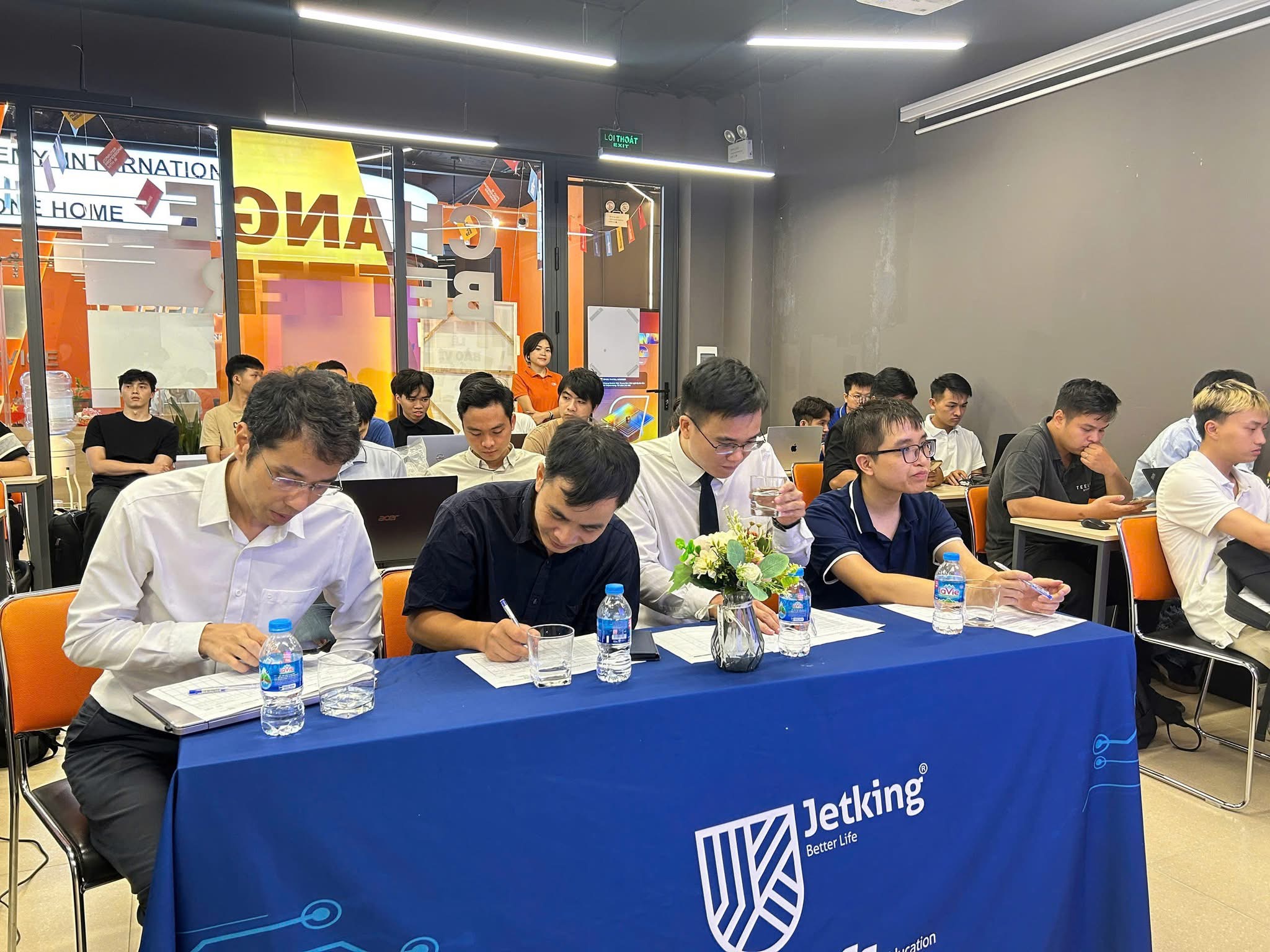 Giảng viên đồng hành 