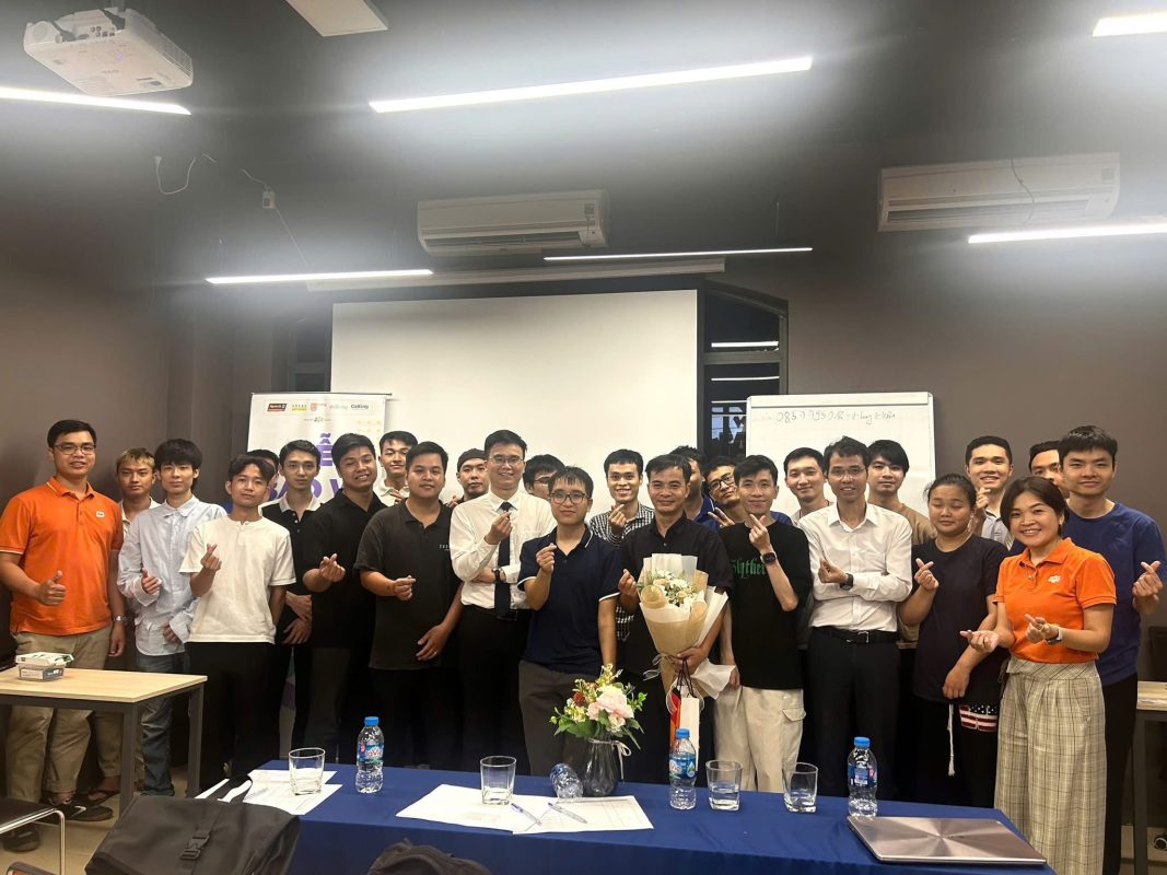 C2408E hoàn thành bảo vệ đồ án tốt nghiệp