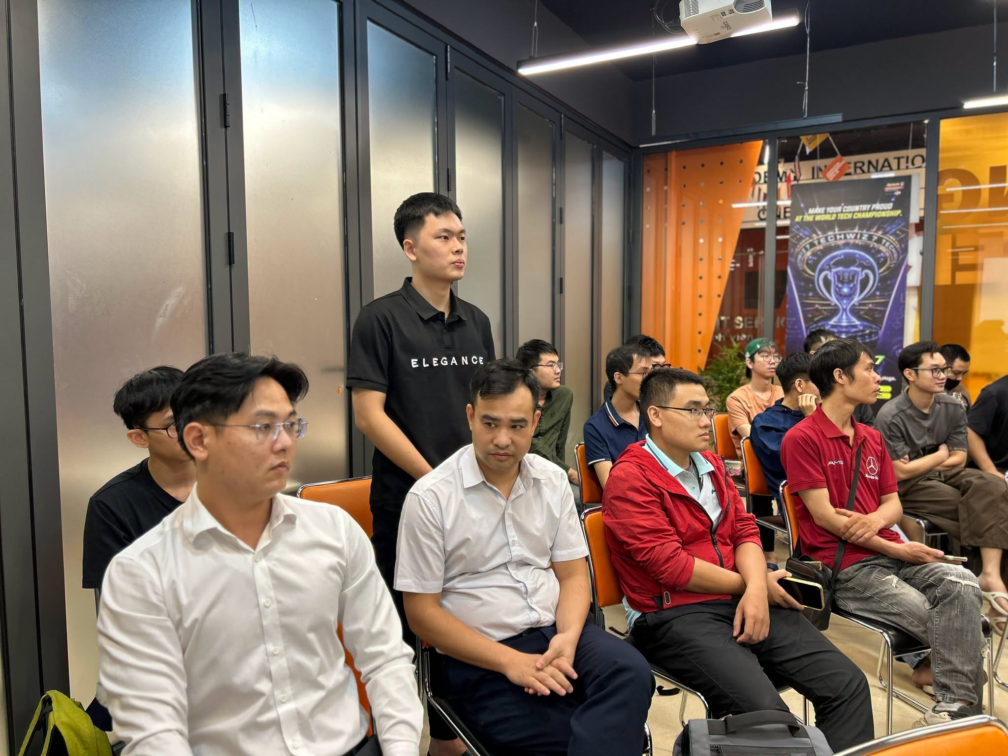 Sinh viên tham dự đặt Q&A cho diễn giả 